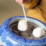 火鉢かふぇ 壽庵 - 火鉢でマシュマロ焼くと膨らむ～