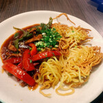 土間土間 - チンジャオロース焼そば　690円
