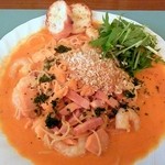 カフェ・レジェンド - エビとスモークサーモンのトマトクリーム