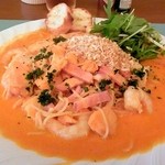 カフェ・レジェンド - エビとスモークサーモンのトマトクリーム