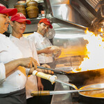 Asian Dining & Bar SITA - コックさん調理シーン「本場のシェフによる本場の味」