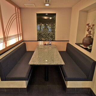 広々としたテーブル席もご用意しております