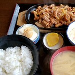 ドライブイン本郷 - 料理写真:ホルモン定食