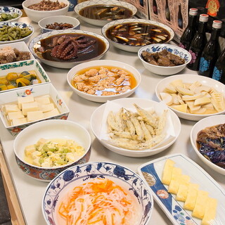 賑やかな笑い声であふれる、人情味たっぷりの酒処