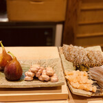 日本橋 蕎ノ字 - 選び抜かれた優れた食材の数々。