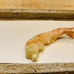 日本橋 蕎ノ字 - ■車海老
      二つ目はカリッと火入れした海老を天つゆで頂く。
      