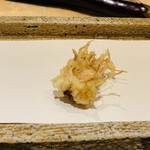 日本橋 蕎ノ字 - ■車海老の頭
      一つ目は塩で頂く。