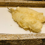 日本橋 蕎ノ字 - ■きす
      ☆ 千葉県富津市竹岡漁港のきす。
      身はふっくら。火入れ加減は絶妙。香りも豊か。
      塩でひと口、残りは天つゆで頂く。
      