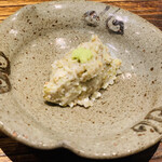 日本橋 蕎ノ字 - ■ 蕎麦がき
      ☆口直し。そばの粗挽きは風味豊かな味。
      生わさびと濃いめの蕎麦つゆで頂く。