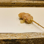 日本橋 蕎ノ字 - ■旬野菜
      ☆静岡掛川産の生落花生。
      串刺しにした生落花生の天ぷらは珍しい。塩で頂く。
      