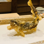 日本橋 蕎ノ字 - ■若あゆ
      ☆静岡県天龍川の若鮎。泳いでいる様に置かれる。