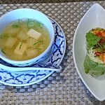 CHADA THAI RESTAURANT - スープとサラダ