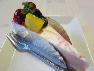 Itsutsunodouka - ガトーサブリナは、フランボワーズクリームをベースにフルーツが載っています。