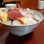 鈴女 - 海鮮丼です。
