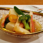 Higashi Shinsaibashi Yatsuduka - カニとモモのサラダ