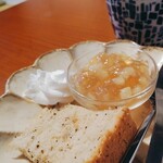 農家のオーベルジュ こもれび - 紅茶のシフォン、桃のジュレ