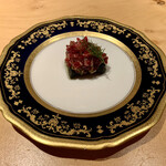 Nishimura Takahito La cuisine creativite - イカ墨パン〜くじらの尾の身とネギのタルタルを乗せて〜