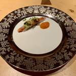 Nishimura Takahito La cuisine creativite - 車海老をライスペーパーで巻いた生春巻〜唐津産の黒ウニ乗せ　パプリカのソースを添えて〜