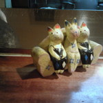 こうかいぼう - カウンター上の飾り