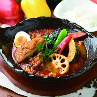 欧風カレーにスパイス感が加わった、匠えんの鉄板カレー