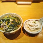 ますぶち - お通し　モロヘイヤと菊のおひたし　胡麻豆腐に湯葉
