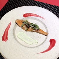 鉄板焼き 表参道 - 自家製サーモンカルパッチョ　～山葵クリーム～