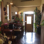 ガーデン茶屋北山 - 店内は花とグリーンがいっぱい
