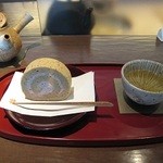Omuro Sanowa - 小豆のフロールと煎茶のセット（￥１０５０）