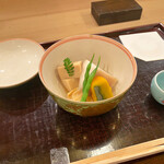 Tsuyama - 煮物盛り合わせ。しっかりと味の染みた海老芋と湯葉が絶品です。
