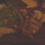 イル・パチョッコーネ・ディ・キャンティ - 牛ステーキ（左）と、羊（右）