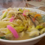 中華新楽 - チャンポン。湯気まで写って！