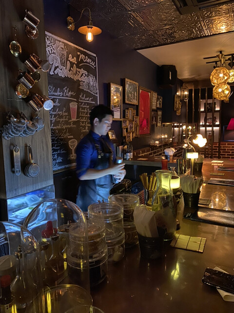 BEE’S KNEES photo 5