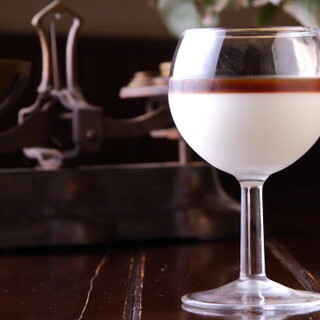 ワイングラスでブレンドしながら楽しむ「オレグラッセ」