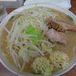 ラーメン二郎 - にんにくボールがいい感じ！