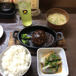 居喰処 光 - 2020/10/01
      おすすめ ハンバーグ定食 780円
      日替り めかじきの照焼定食 500円