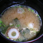 鮨司 吉竹 - 竹輪の輪切りが二切れ入った味噌汁