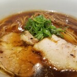 らぁ麺や 嶋 - 醤油らぁ麺　　８８０円❗