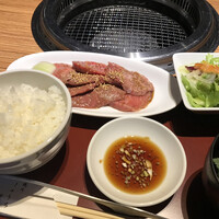 焼肉 しんうち 神楽坂 - 