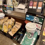 STARBUCKS COFFEE - 同じスクエアでもなぜ1枚前のは縮小されてしまうのか…