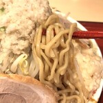 竹本商店 つけ麺開拓舎 - 豚そば「鳥海山（ニンニクマシアブラ）」麺アップ