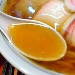 きく屋 - 煮干し香るスープ内には刻み玉葱が・・・