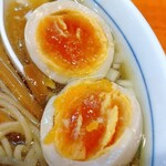 きく屋 - 煮玉子も半熟具合がバッチリ❗️