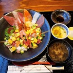 Yonekura - 海鮮チラシ丼ランチ(大盛り)　1099円