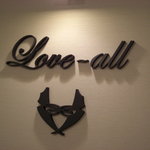 メガネスーツカフェ Love-all - いたる所にロゴが