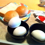 Mie Fenikkusu Gorufu Kosu Resutoran - 朝食はパン3個とゆでたまご3個