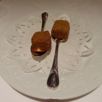 カランドリエ - 一番最初の前菜。フォワグラのスープが入ったコロッケ。一口でペロッ！ジュ、ジュワ～っという感じ