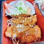 パンチ - 日替り弁当　味噌カツ、鮭