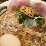 麺とカフェ処 悠然かしや - 魚香る味玉生醤油そば♪