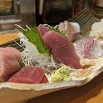 天史朗鮨 - 刺し身おかわり（マグロ脳天、赤身、カツオ、チダイ、マアジ、アオリイカ）