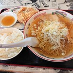 らーめん 紫龍 - 2020年10月　醬油ラーメン1.5玉唐揚げセット（950円）